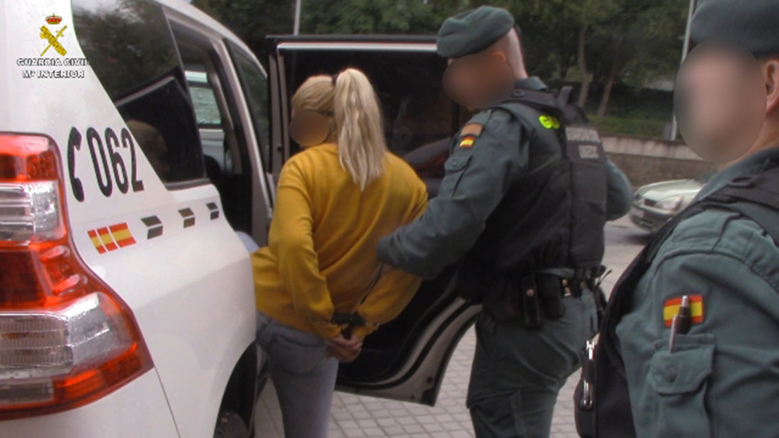 Una de las detenidas por la Guardia Civil.