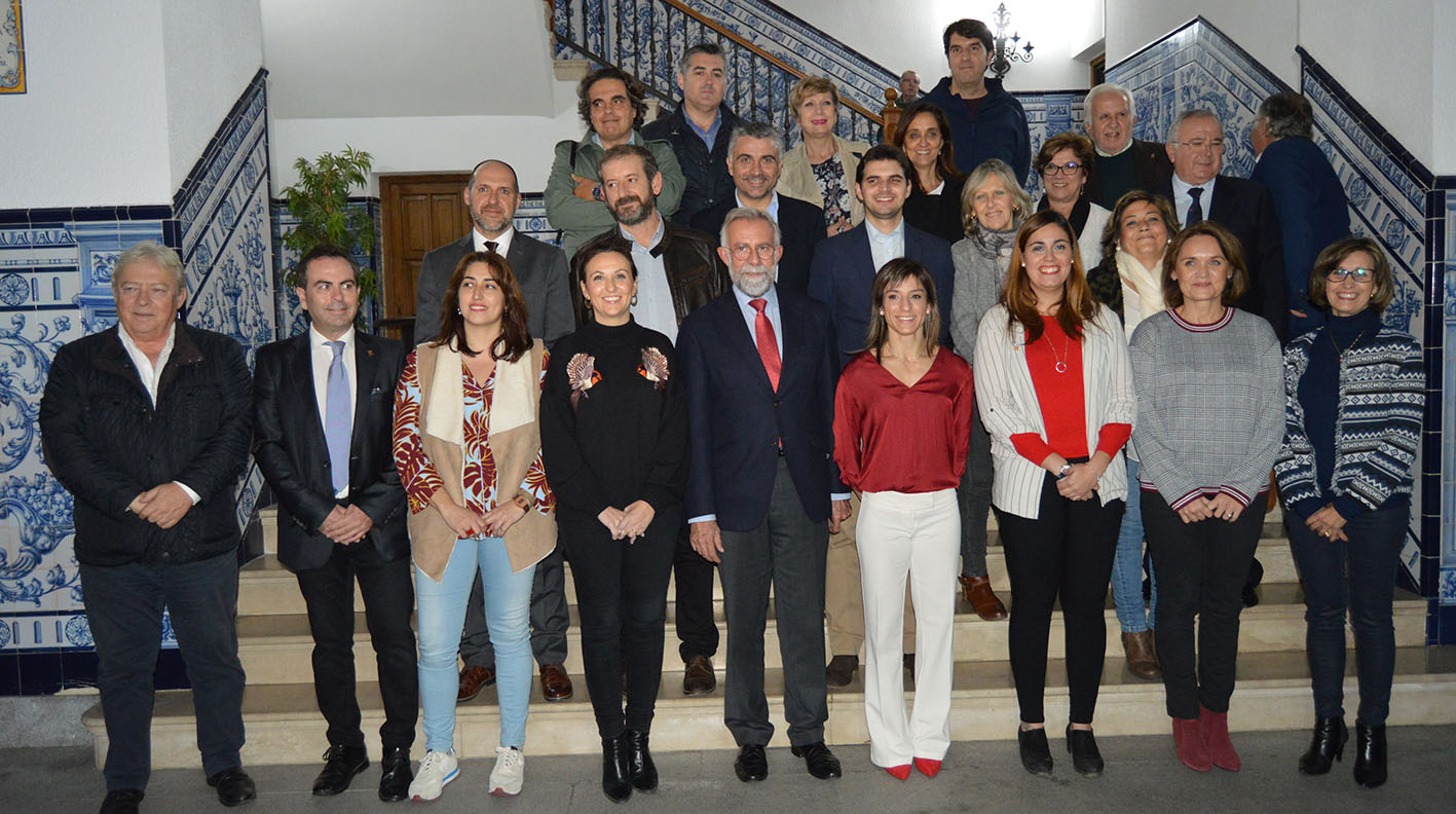 Sandra Sánchez, junto al alcalde de Talavera y todos los miembros de la corporación municipal.