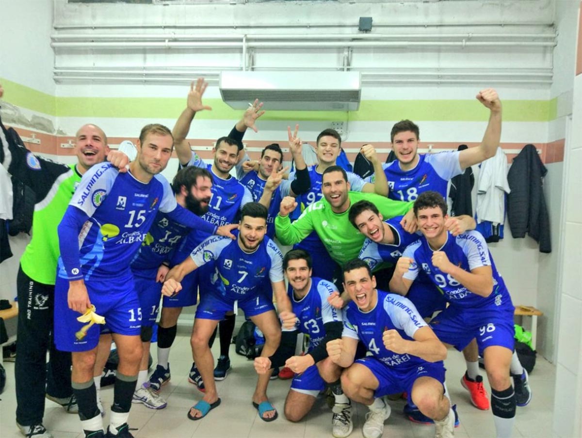 Los jugadores del Teucro, celebrando su triunfo contra el Liberbank Cuenca