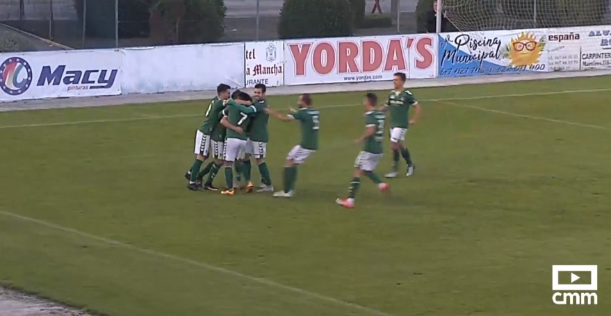 El Toledo celebra el primer tanto, obra de Manu Gavilán.