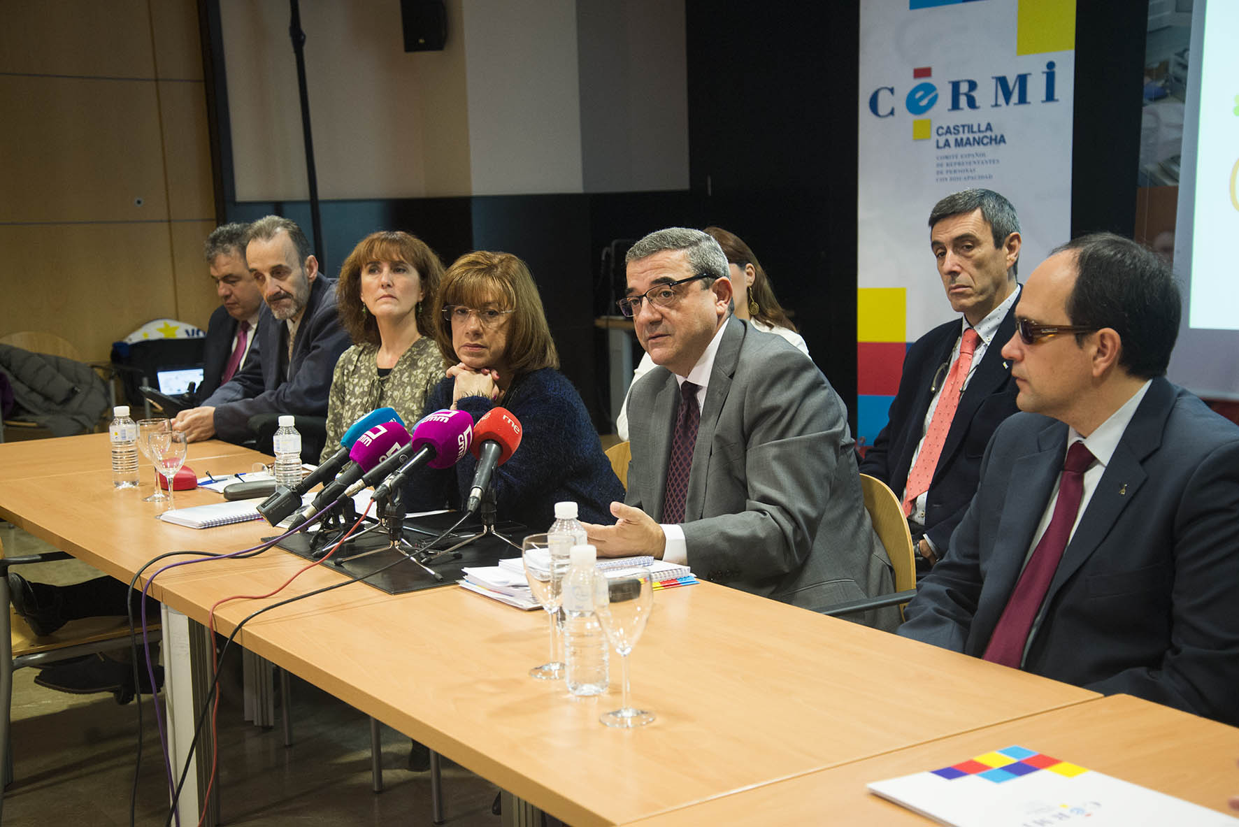 Cristina Gómez y José Antonio Romero, de Cermi CLM, durante el desayuno con los medios de comunicación.