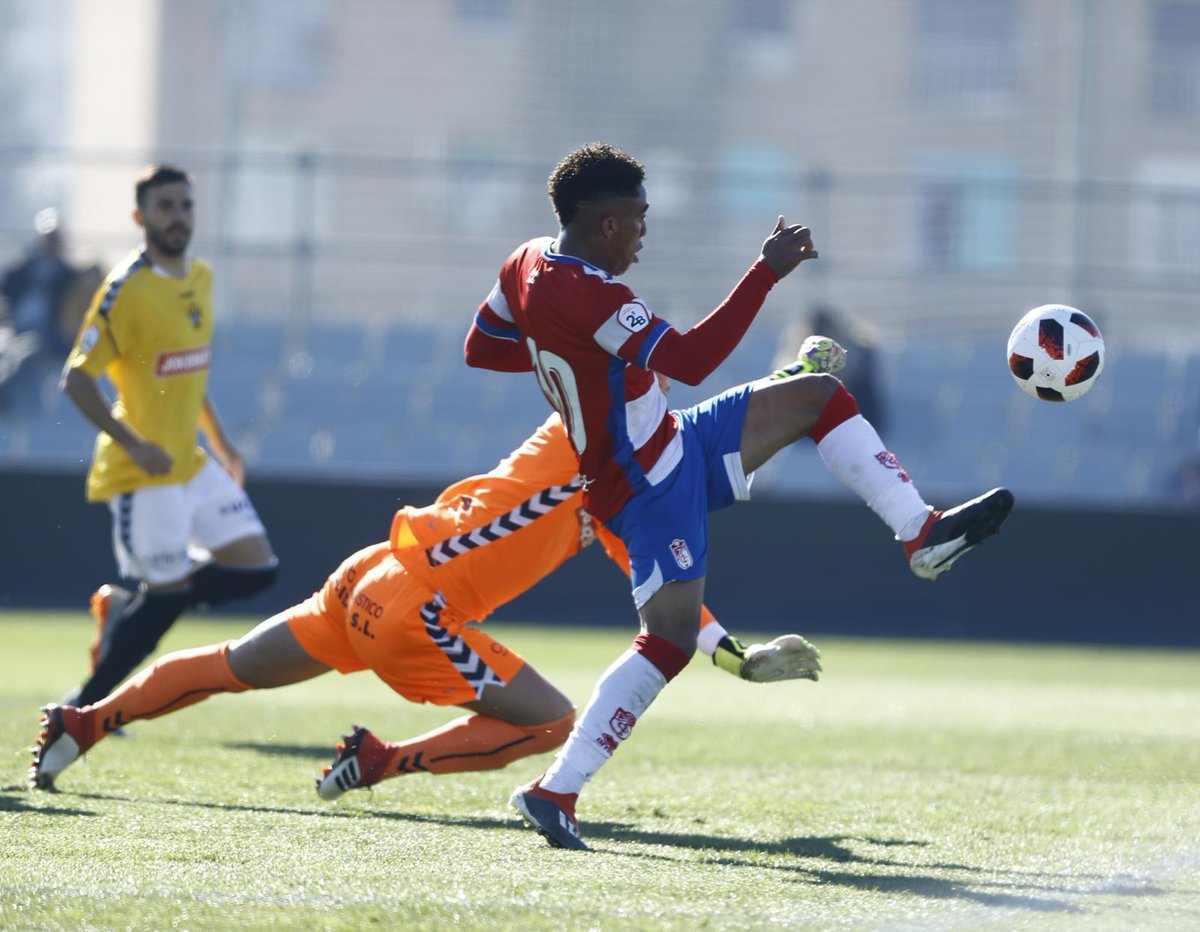 Caio marcando su primer gol de la mañana. Granada