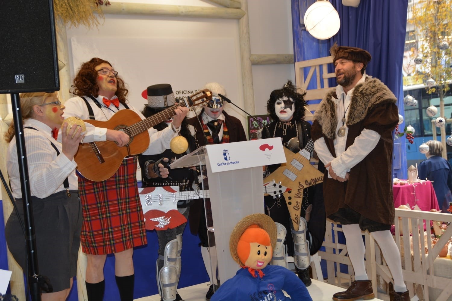 El Carnavalcázar en la Oficina de Turismo de CLM en Madrid.