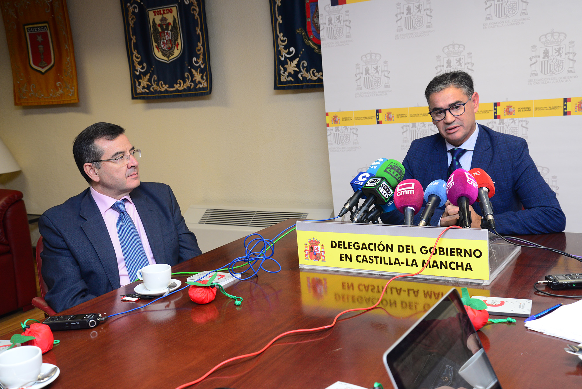 Carlos Ángel Devia, subdelegado del Gobierno en Toledo; y Manuel González Ramos, delegado del Gobierno en CLM
