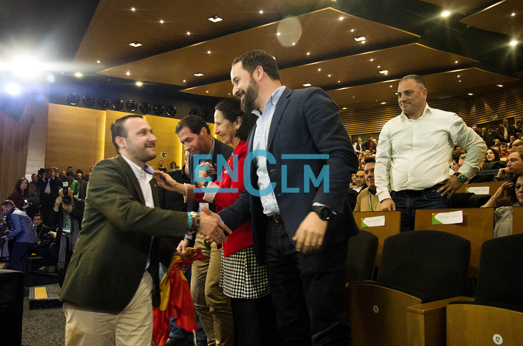 Santiago Abascal saluda a Luis Miguel Núñez, presidente de Vox en la provincia de Toledo