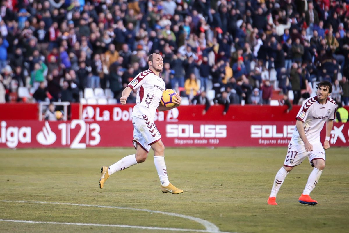 Zozulia celebrando su tanto frente al Sporting de Gijón.