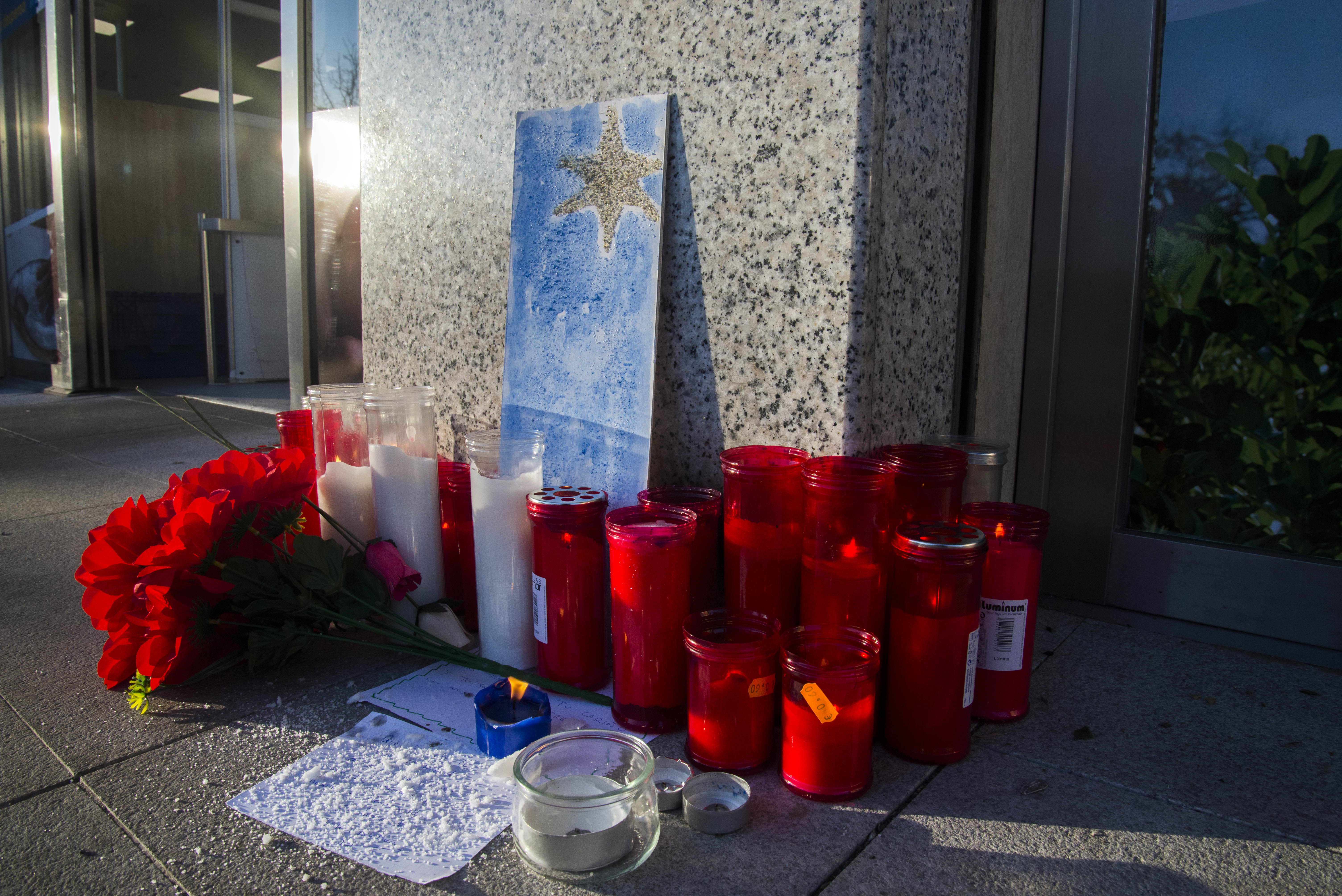 Velas para despedir a Laura en el supermercado de Santa Bárbara.