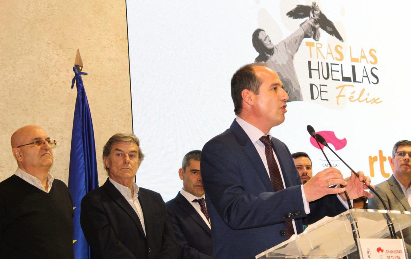 Alberto Rojo, delegado de la Junta en Guadalajara, ha presentado las rutas que seguirán las huellas del mítico Félix Rodríguez de la Fuente