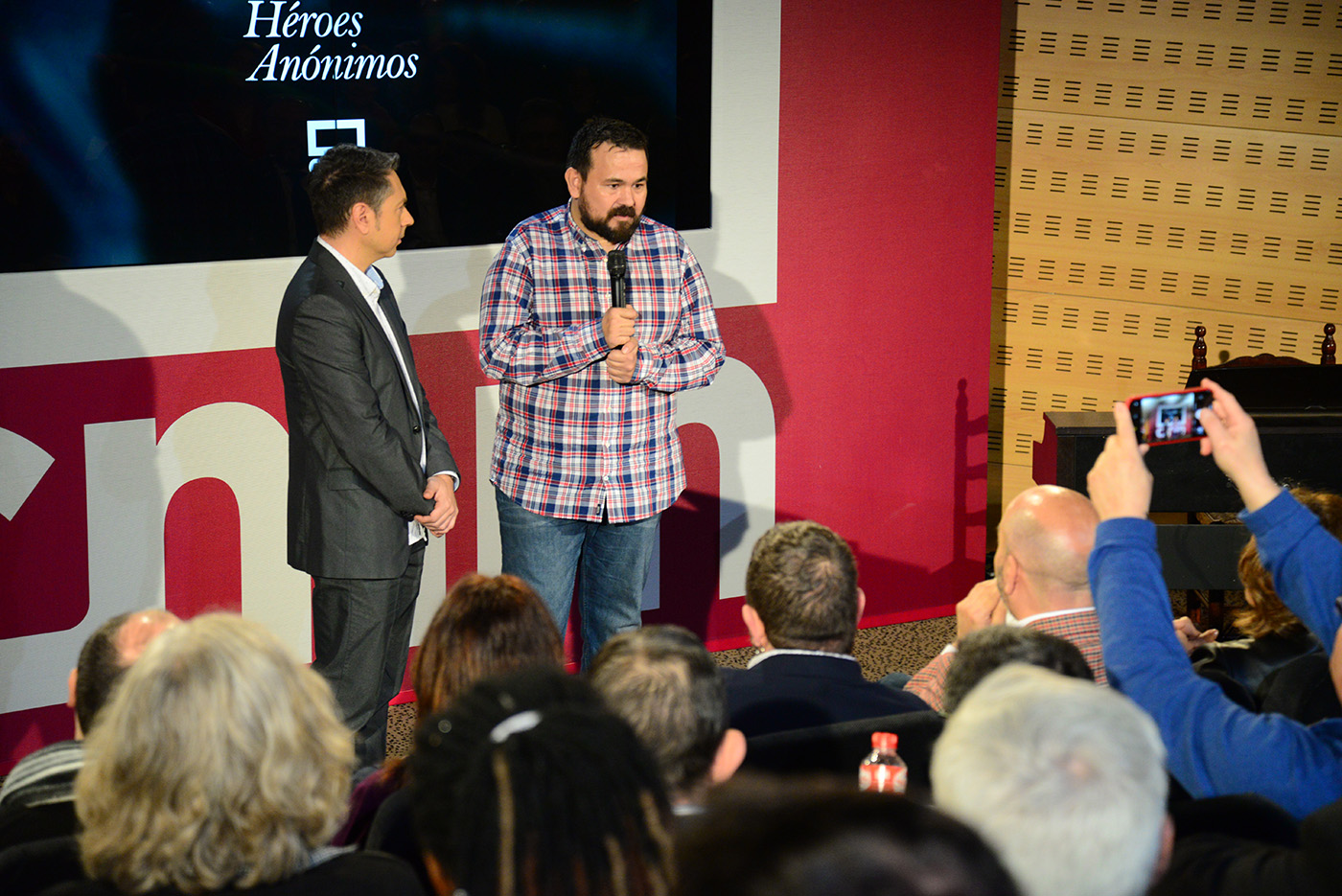 Juan Ramón Amores y Julián Cano, en el acto de "Héroes anónimos"