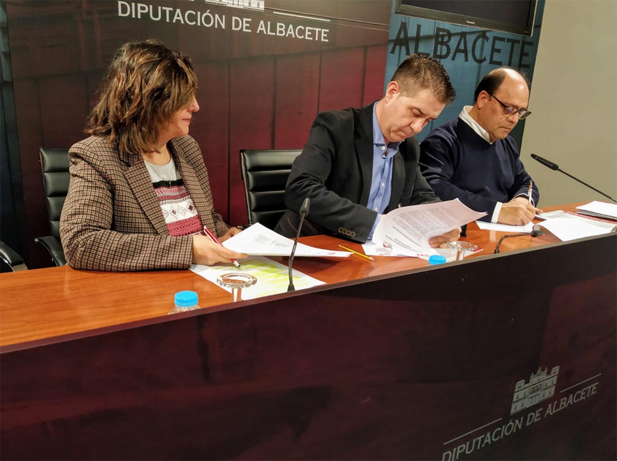 Firma del acuerdo para aprobar los Presupuestos de la Diputación de Albacete