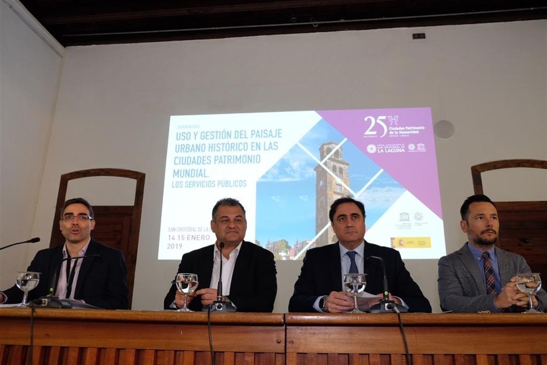 El segundo por la derecha, el alcalde de Cuenca y presidente de Ciudades Patrimonio, Ángel Mariscal.