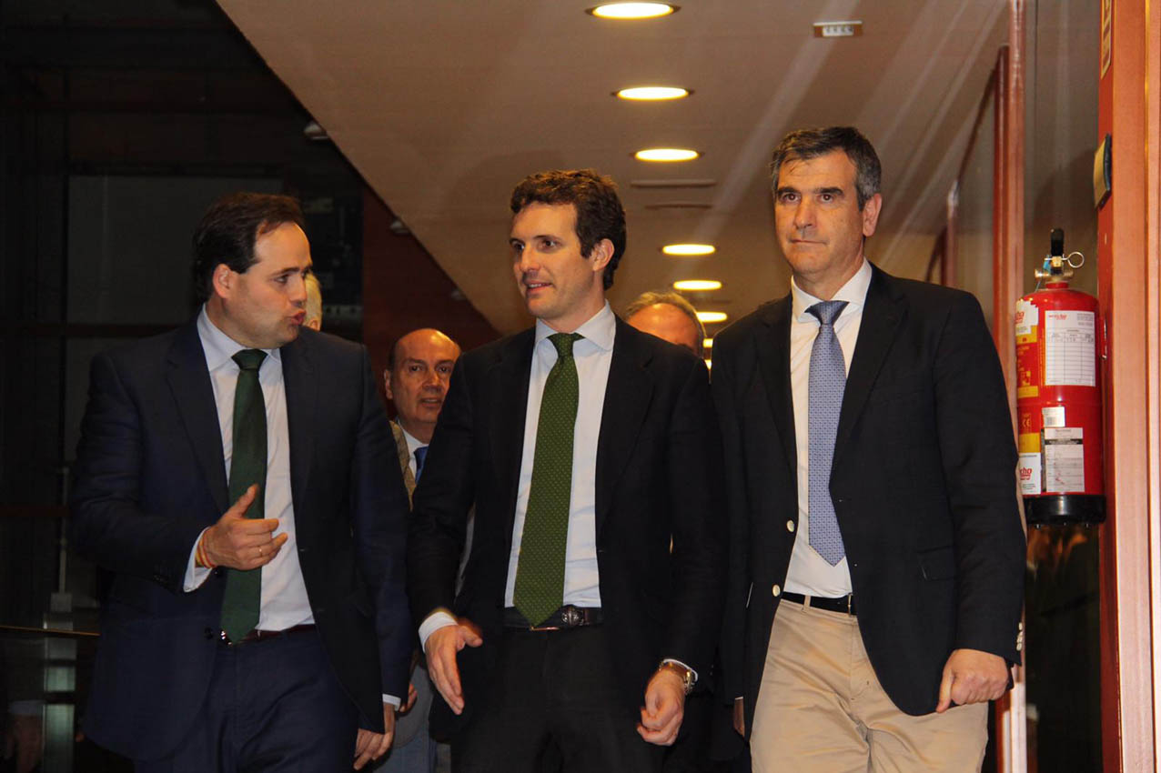 Paco Nuñez, Pablo Casado y Antonio Román.