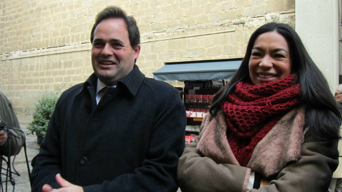 Paco Núñez junto a Claudia Alonso en Toledo.