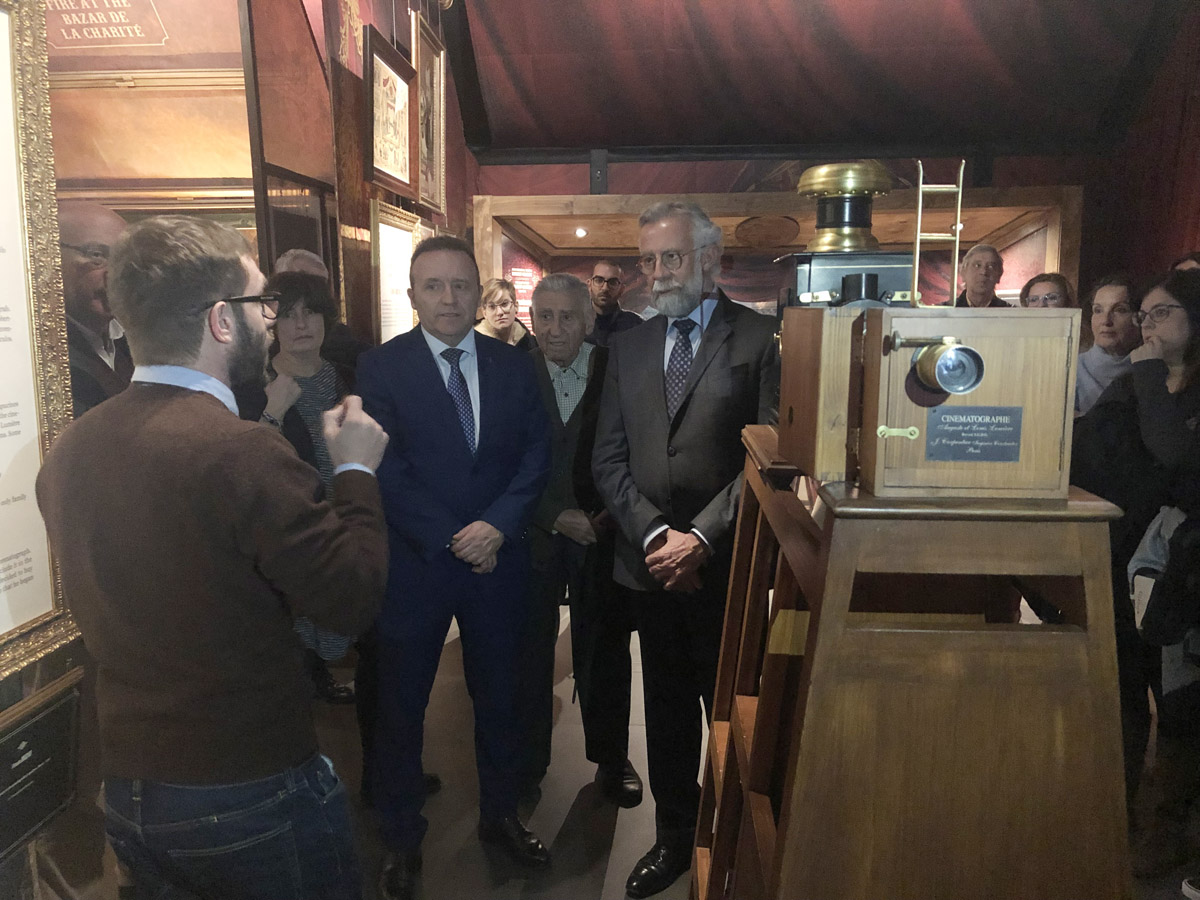 Jaime Ramos durante la inauguración de la exposición Empieza el espectáculo. George Méliès y el cine de 1900.