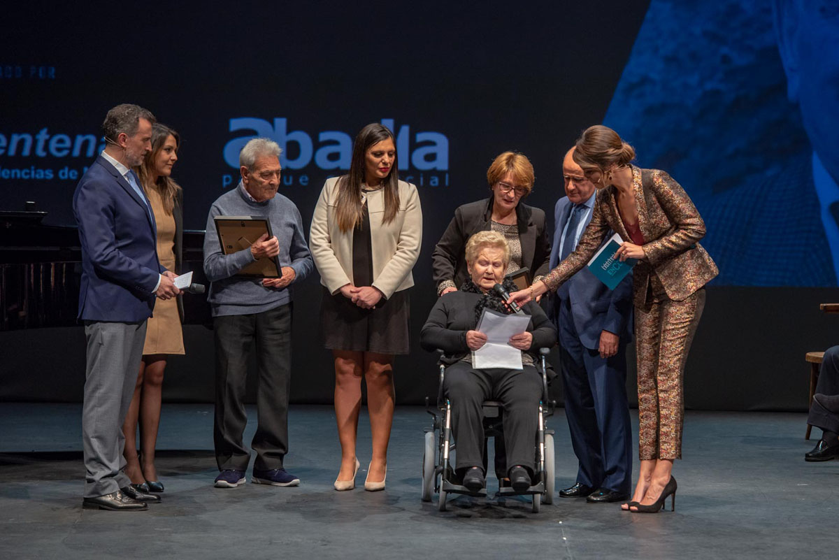 Felisa Tante y Manuel Arias recibiendo el premio "Excelentes".