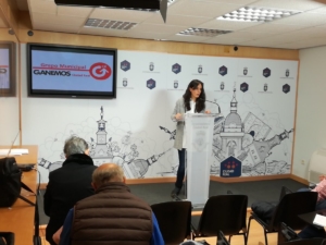 Nieves Peinado, portavoz de Ganemos, en la rueda de prensa en la que ha anunciado el apoyo a los presupuestos.