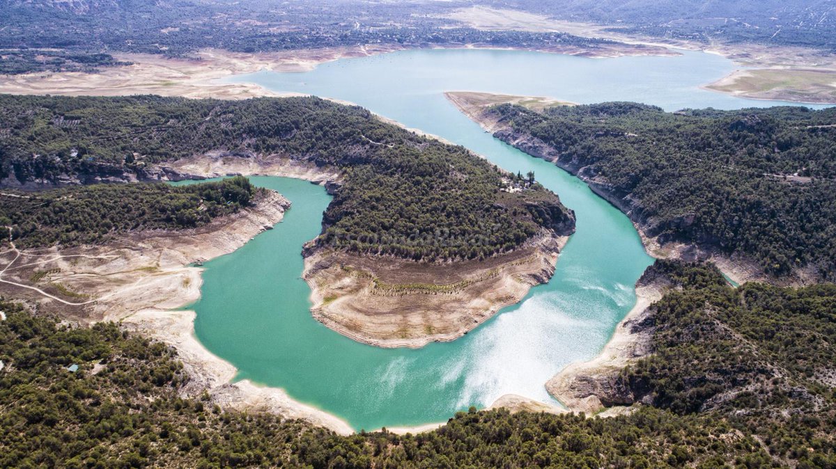 cabecera del Tajo. Cola del embalse de Entrepeñas.