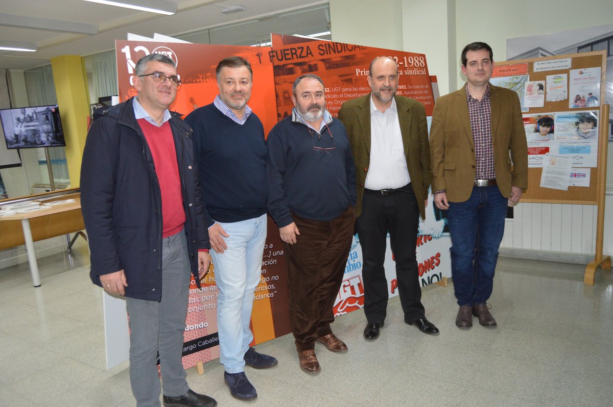 Tomás Godoy, delegado de la Junta en Cuenca; Dario Dolz, candidato del PSOE a la alcaldía de Cuenca; Carlos Pedrosa, secretario general de UGT CLM; José Luis Martínez Guijarro, vicepresidente de la Junta; y Jose Azcoitia, secretario general de UGT Cuenca.