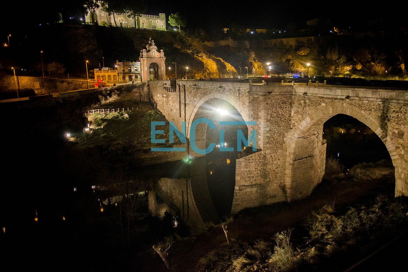 san juan de los reyes Así ha quedado el puente de Alcántara tras la renovación de la iluminación.