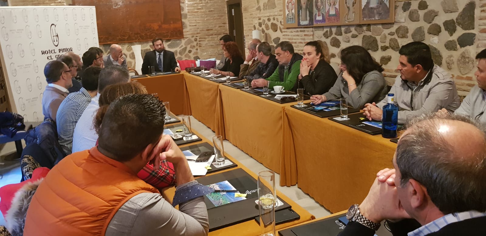 Imagen de la reunión de algunos de los colectivos que apoyan la instalación de Puy du Fou en Toledo.