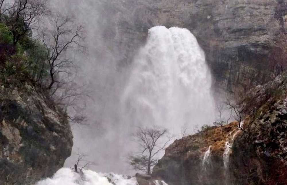 Reventón en los Chorros del Rio Mundo