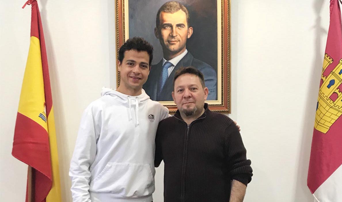 Christian López, con el alcalde, Tomás Díaz