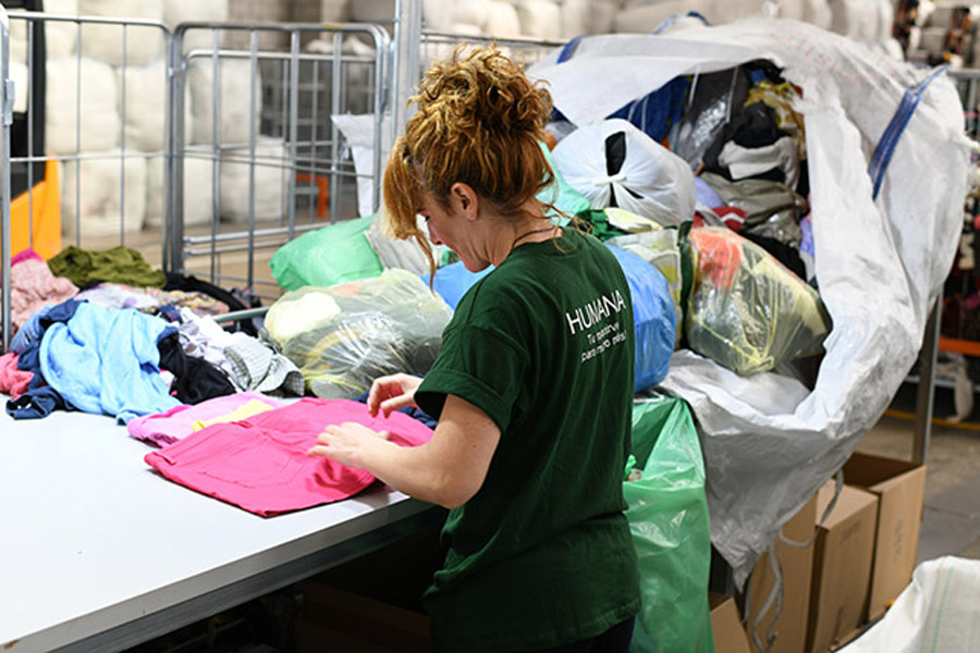 Reutilización de prendas por parte de la organización Humana.