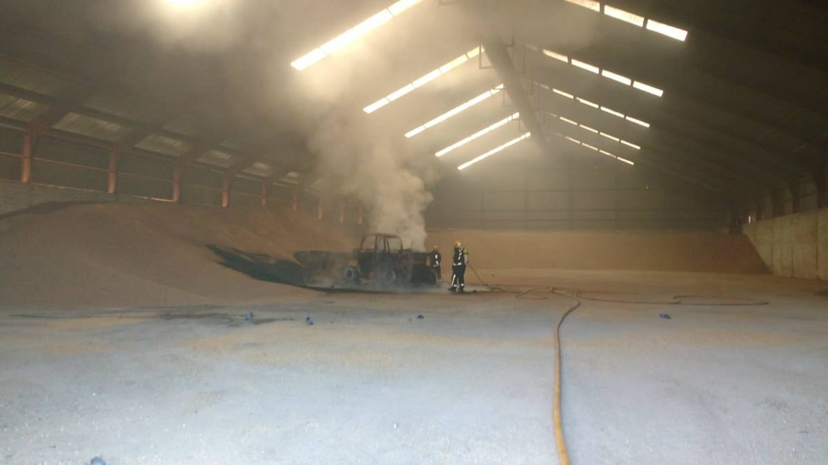 Incendio en una nave auxiliar de la empresa Albatros en Alcázar.