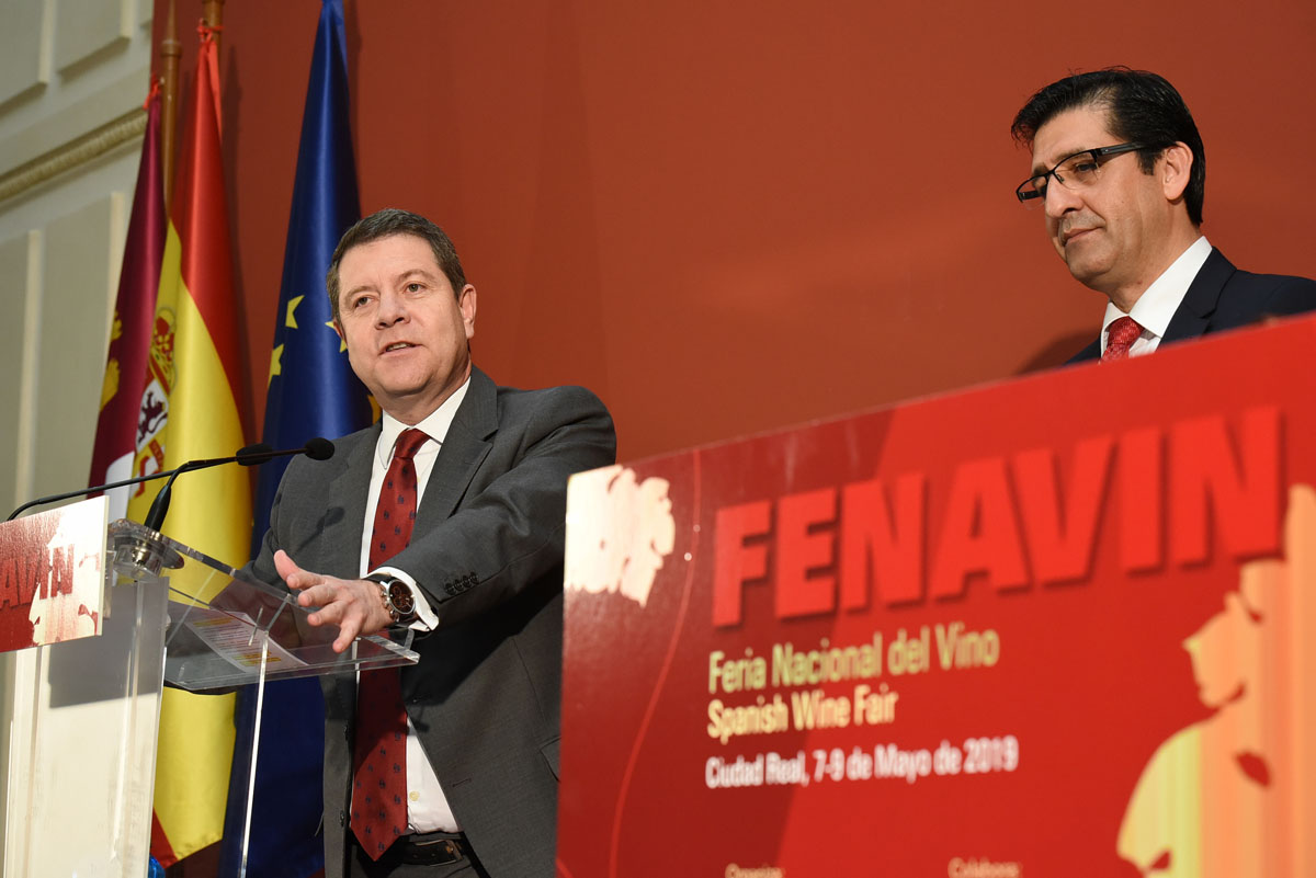 Page durante la firma del protocolo de colaboración para el desarrollo de Fenavin 2019.