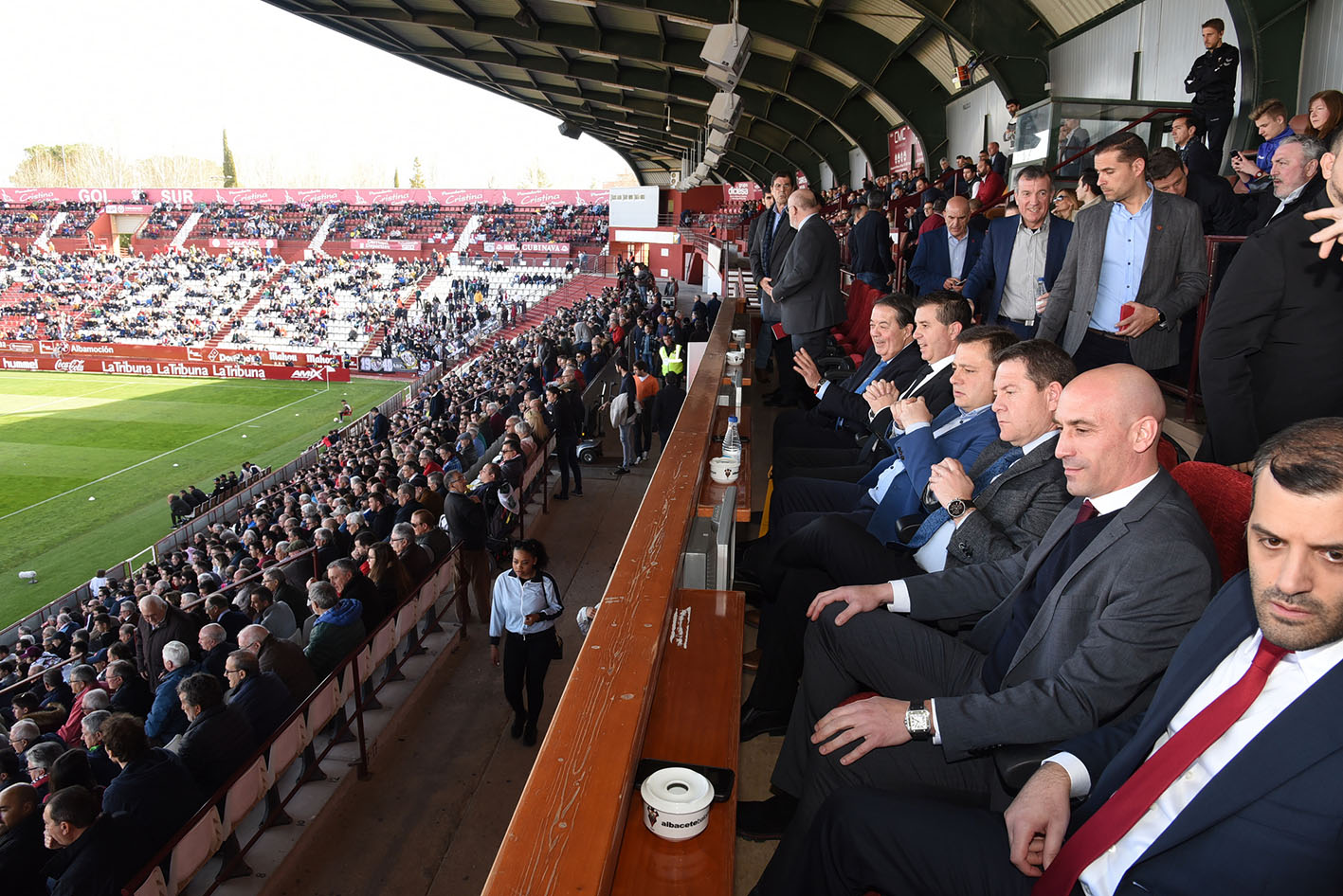 Emiliano García-Page, presidente de CLM; y Luis Rubiales, presidente de la Federación Española de Fútbol, han visto juntos el Albacete-Real Oviedo.