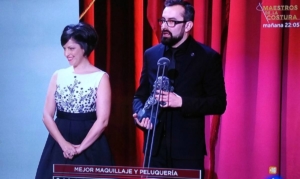 Pablo Perona recibiendo su segunda estatuilla de los Goya.