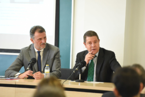 trasvases Juan Carlos Santos, profesor de la UCLM, y Emiliano García-Page, presidente de Castilla-La Mancha.