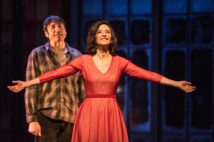 Carmelo Gómez y Ana Torrent.