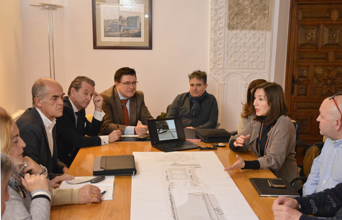 Reunión de Teo García con los vecinos del entorno de Vega Baja.