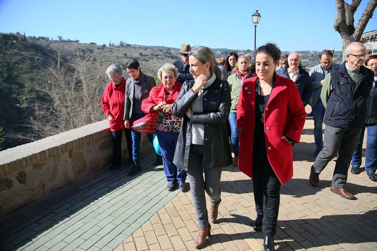 Tolón en su visita las obras de la Plaza de la Cruz Verde.