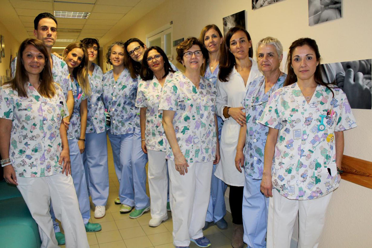 Uniformes con dibujos para humanizar la atención a los más pequeños en el hospital de Toledo.