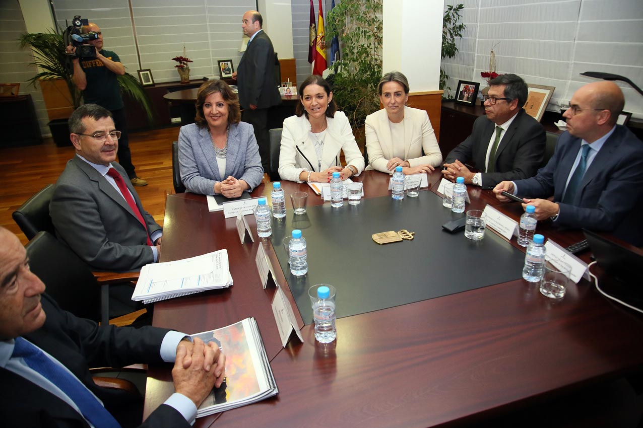 Reunión de los promotores de Puy du Fou España con el Gobierno de España, la Junta de CLM y el Ayuntamiento de Toledo.