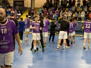 Los jugadores del Quabit Guadalajara celebran la victoria frente al Bada Huesca.