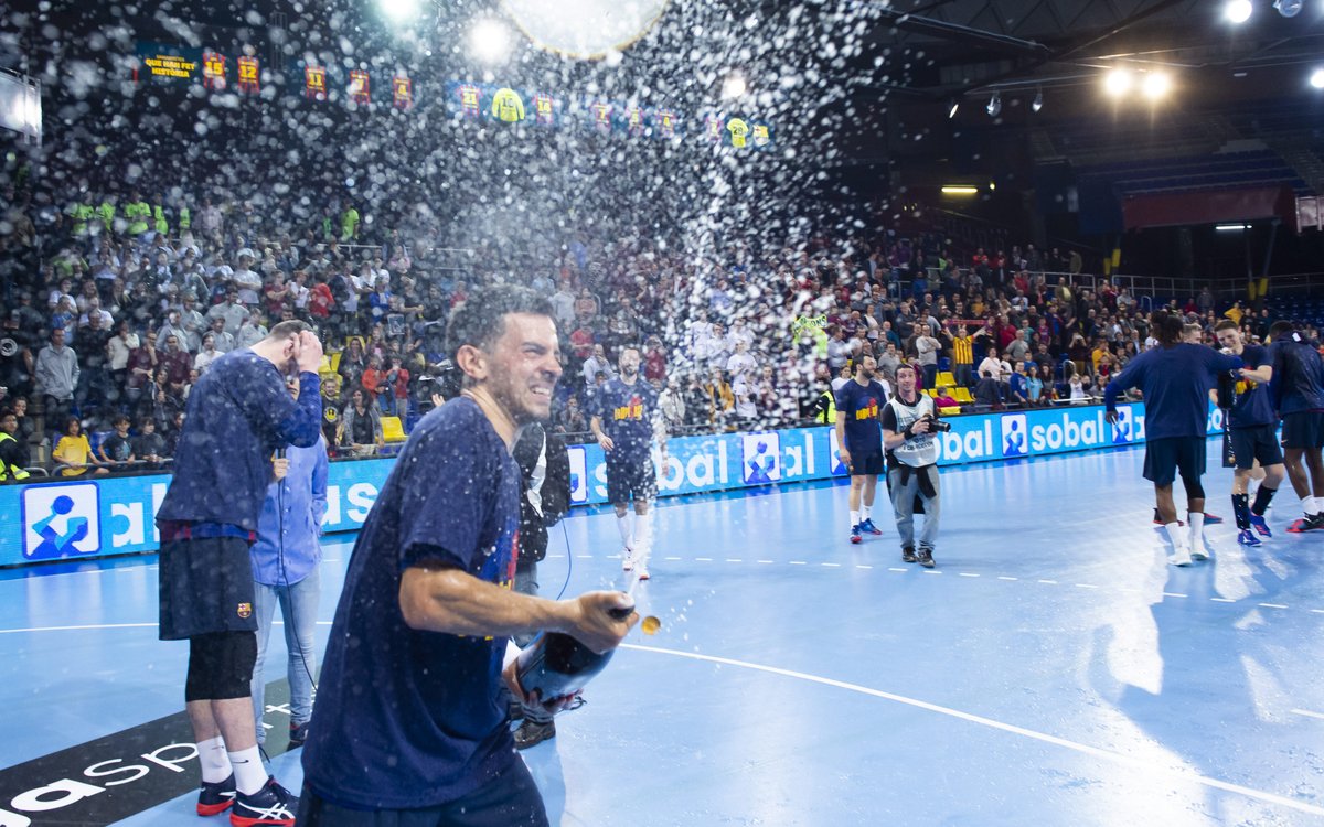 Los jugadores del Barsa celebran el título de Asobal.