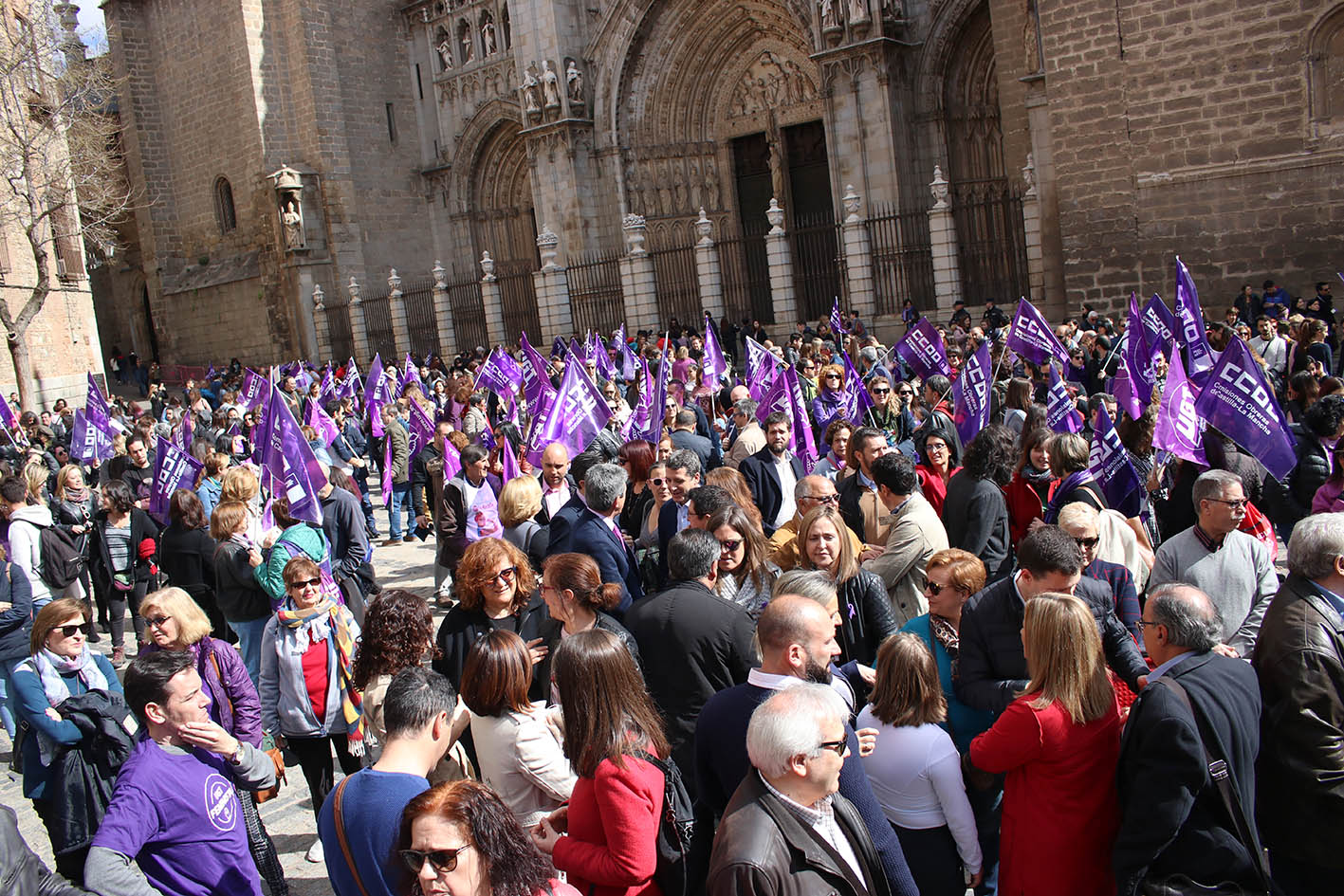 Concentración feminista en la plaza del Ayuntamiento de Toledo.