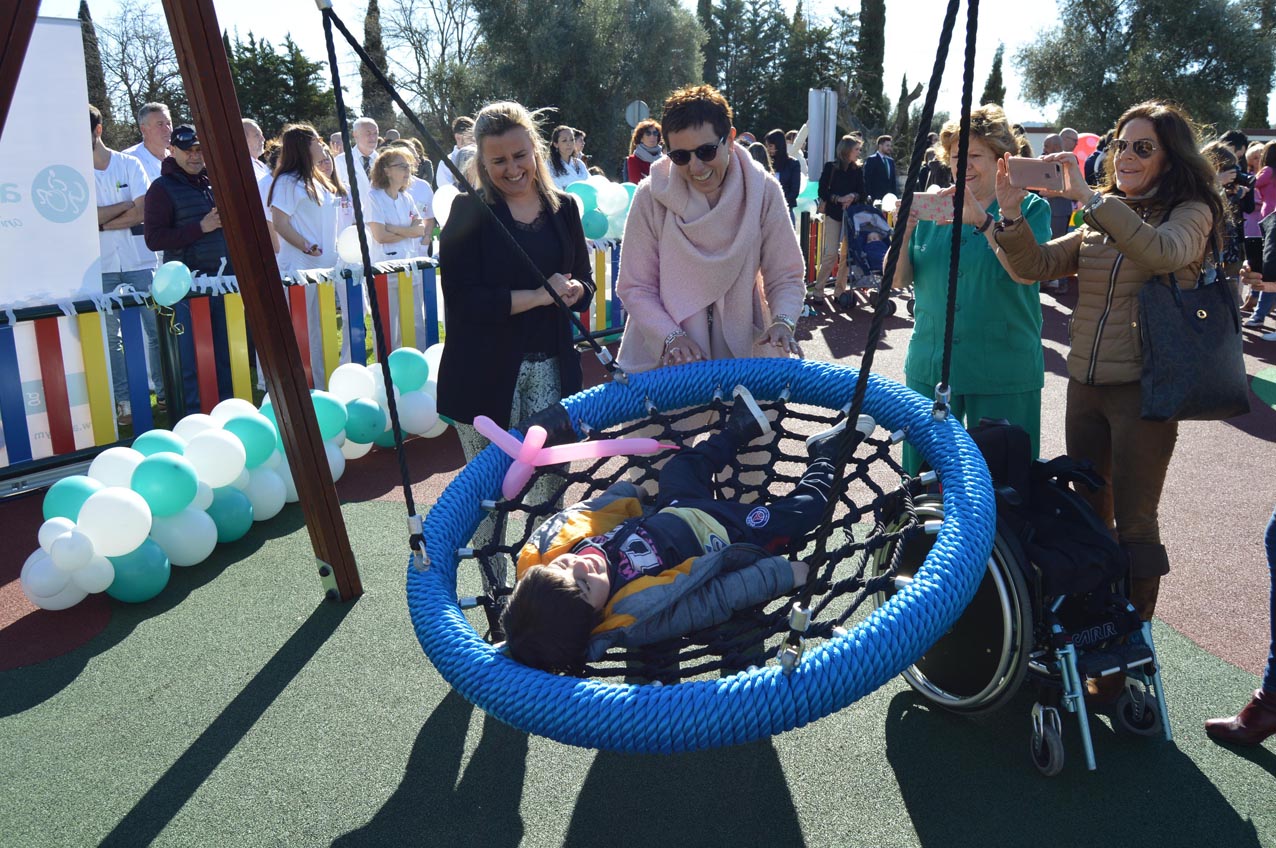 Uno de los columpios con los que cuenta este parque inclusivo de Parapléjicos.