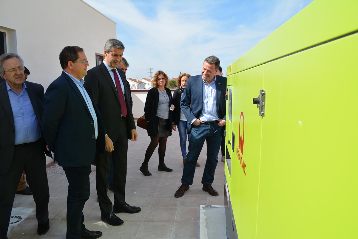 Álvaro Gutiérrez, en su visita al parque de bomberos de Orgaz