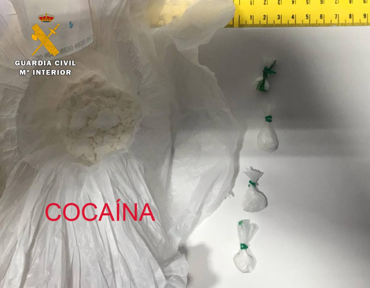 Los agentes se han incautado de 136 gramos de cocaína.