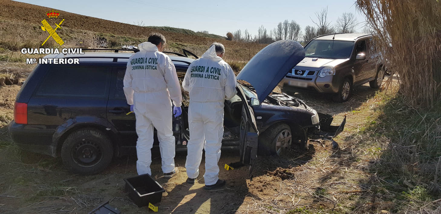 Imagen del coche accidentado en la huída de los atracadores del club "Los Ángeles". otero