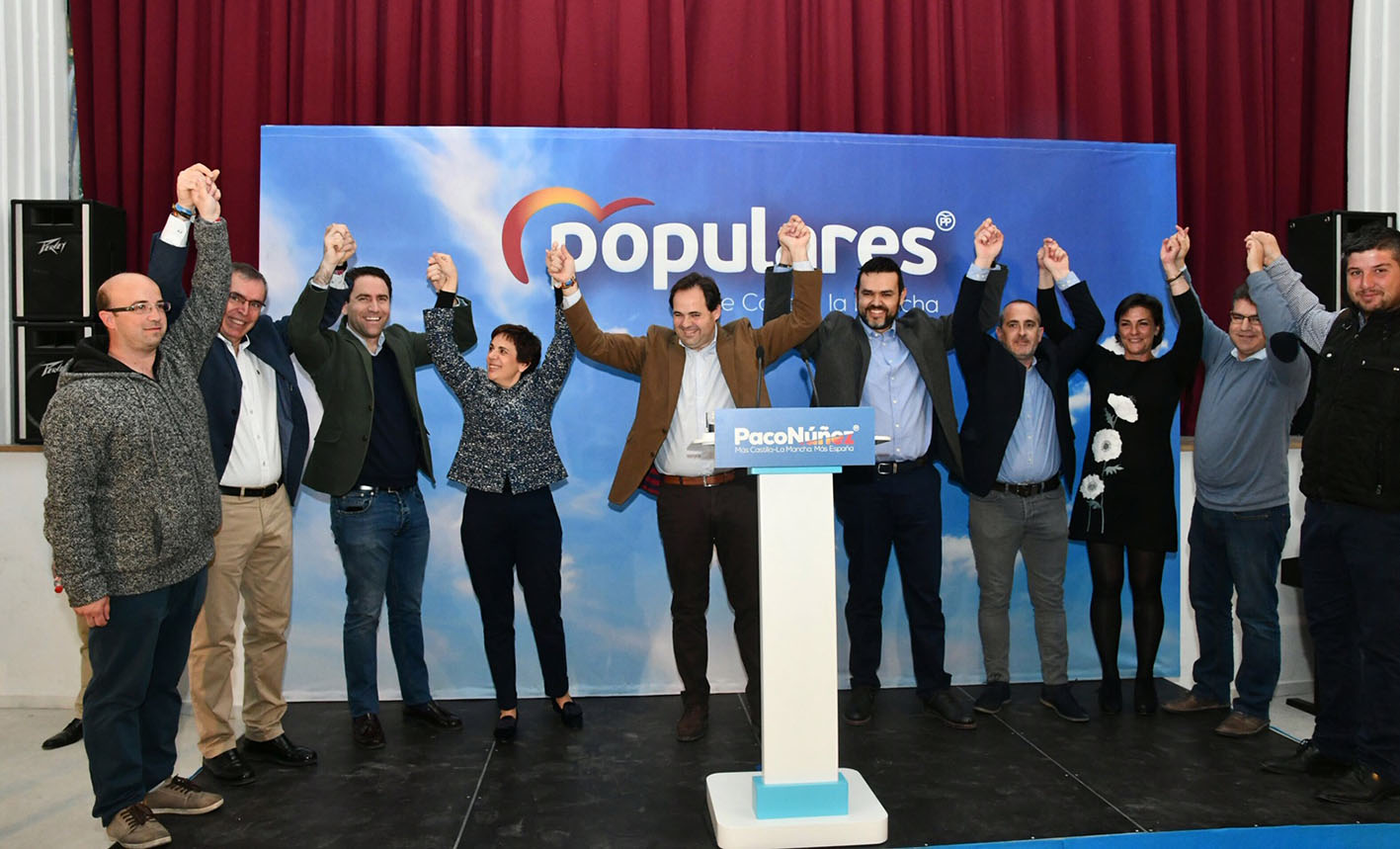 Teodoro García Egea y Paco Núñez, junto con los candidatos a las Alcaldías de la comarca Campos de Hellín-Comarca del Segura.