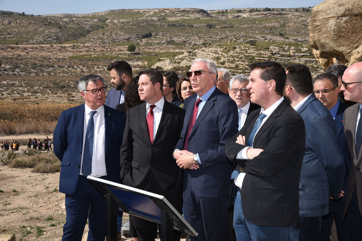 Emiliano García-Page durante la inauguración del Parque Arqueológico del Tolmo de Minateda.