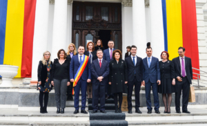 Page, durante su visita a Rumanía, junto a la ministra rumana de Fondos Europeos, Rovana Plumb.