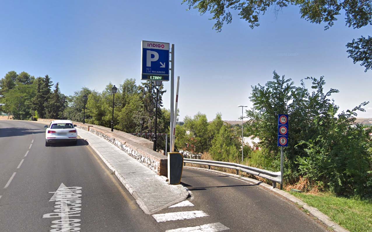 Entrada al parking de Recaredo, en Toledo.