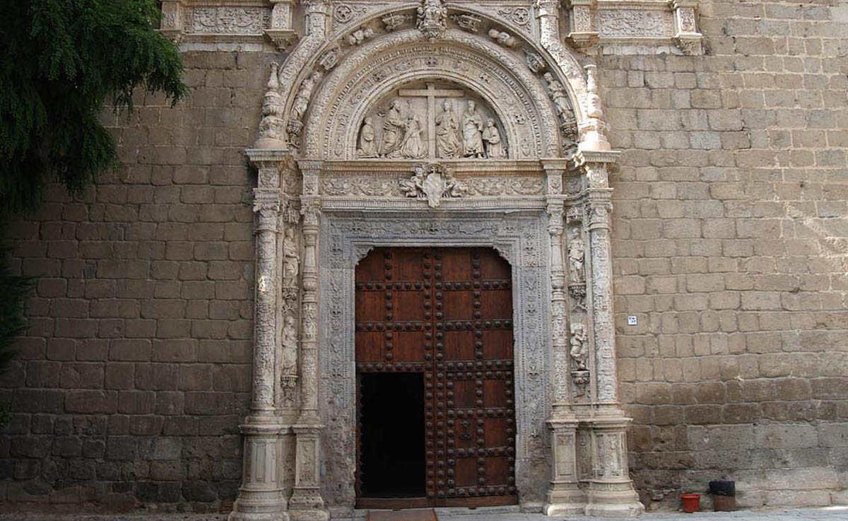 Entrada al Museo de Santa Cruz.