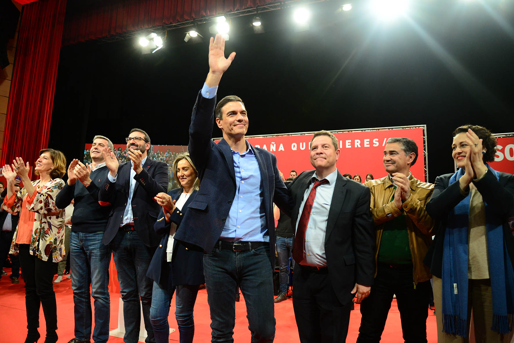 Pedro Sánchez junto con Emiliano García-Page, Manuel González, Milagros Tolón, Sergio Gutiérrez y Álvaro Gutiérrez.